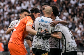 Jogadores no jogo entre Corinthians e Santos, pelo Campeonato Brasileiro