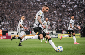 Renato Augusto no jogo entre Corinthians e Santos na Neo Qumica Arena, pelo Campeonato Brasileiro