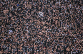 Torcida do Corinthians lotou a Neo Qumica Arena para acompanhar o jogo contra o Santos