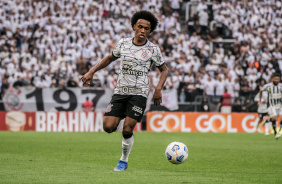 Willian no jogo entre Corinthians e Santos, pelo Campeonato Brasileiro