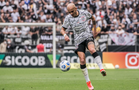 Fbio Santos no jogo entre Corinthians e Santos que aconteceu na Neo Qumica Arena