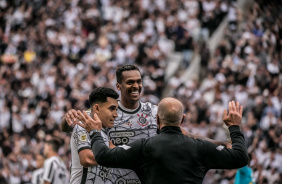 J, Sylvinho e Du no jogo entre Corinthians e Santos que aconteceu na Neo Qumica Arena