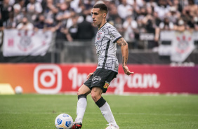 Volante Gabriel no jogo entre Corinthians e Santos que aconteceu na Neo Qumica Arena