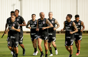 Jogadores no Centro de Treinamentos do Corinthians durante atividade do dia