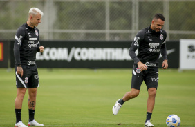 Rger Guedes e Renato Augusto durante ltimo treino do Corinthians antes do jogo contra o Cear