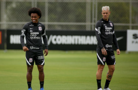 Willian e Rger Guedes durante ltimo treino do Corinthians antes do jogo contra o Cear