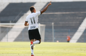 Giovane comemorando seu gol no jogo entre Corinthians e So Bernardo