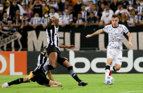 Lucas Piton durante a partida entre Corinthians e Cear