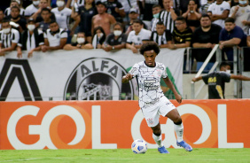 Willian durante a partida entre Corinthians e Cear