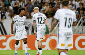 Willian e Rger Guedes durante a partida entre Corinthians e Cear
