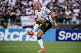 Fábio Santos durante a partida contra o Athletico