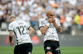 Fábio Santos marcou o gol da vitória do Corinthians de pênalti