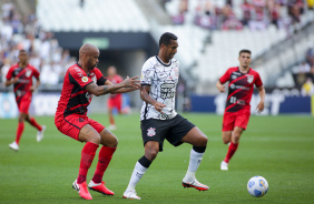 J foi escalado como titular para o jogo contra o Athletico-PR