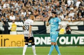 Joo Victor e Cssio durante a partida contra o Athletico-PR