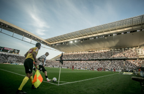 Róger Guedes na cobrança de escanteio contra o Athletico
