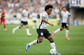 Willian durante o jogo contra o Athletico-PR