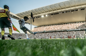 Willian em cobrana de escanteio na Neo Qumica Arena