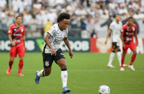 Willian substituiu Gabriel Pereira no intervalo do jogo contra o Athletico-PR