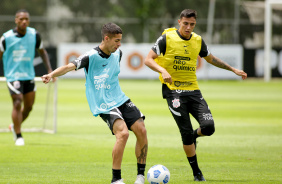 Gabriel Pereira e Mantuan durante treino do Corinthians no CT Joaquim Grava