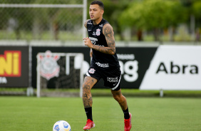 Thiaguinho durante treino do Corinthians no CT Joaquim Grava