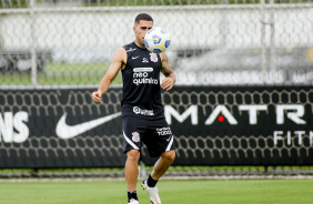 Volante Gabriel durante treino do Corinthians no CT Joaquim Grava