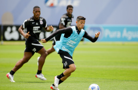 Adson em mais um dia de atividades no CT do Corinthians, Dr. Joaquim Grava