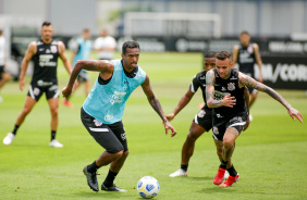 J e Luan em mais um dia de atividades no CT do Corinthians, Dr. Joaquim Grava