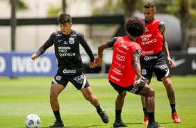 Roni, Willian e Luan em mais um dia de atividades no CT do Corinthians, Dr. Joaquim Grava