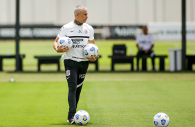 Sylvinho em mais um dia de atividades no CT do Corinthians, Dr. Joaquim Grava