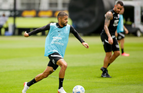 Vitinho em mais um dia de atividades no CT do Corinthians, Dr. Joaquim Grava