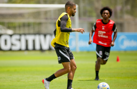 Vitinho em mais um dia de atividades no CT do Corinthians, Dr. Joaquim Grava