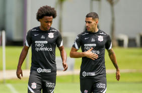 Willian e Gabriel em mais um dia de atividades no CT do Corinthians, Dr. Joaquim Grava