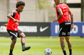 Willian e Luan em mais um dia de atividades no CT do Corinthians, Dr. Joaquim Grava