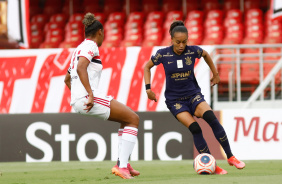 Adriana no jogo entre Corinthians e São Paulo pela final do Paulista Feminino