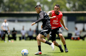 Adson e Renato Augusto durante ltimo treino do Corinthians para jogo contra o Grmio