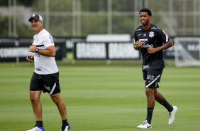 Flvio de Oliveira e Gil durante ltimo treino do Corinthians para jogo contra o Grmio
