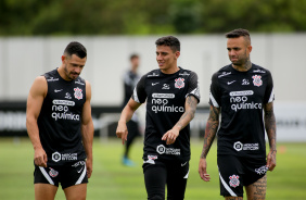 Giuliano, Mantuan e Luan durante ltimo treino do Corinthians para jogo contra o Grmio
