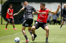 Luan e Renato durante ltimo treino do Corinthians para jogo contra o Grmio