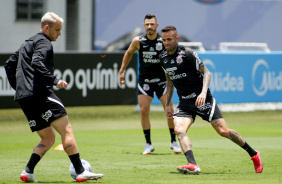 Rger e Luan durante ltimo treino do Corinthians para jogo contra o Grmio