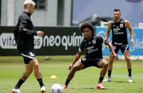 Rger Guedes, Giuliano e Willian durante ltimo treino do Corinthians para jogo contra o Grmio