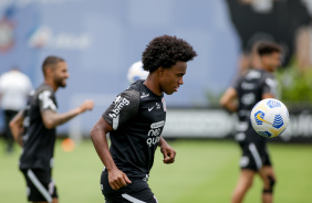 Willian durante ltimo treino do Corinthians para jogo contra o Grmio