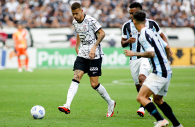 João Victor no jogo entre Corinthians e Grêmio, pelo Campeonato Brasileiro