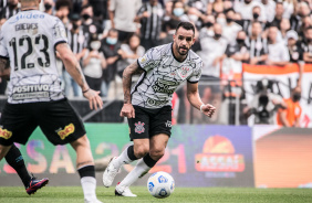 Meia Renato Augusto na partida entre Corinthians e Grmio, pelo Brasileiro, na Neo Qumica Arena