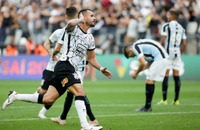 Renato Augusto comemorando seu gol no jogo contra o Grmio, na Neo Qumica Arena