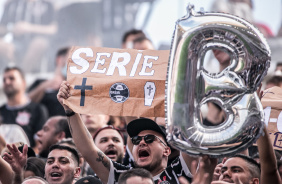 Torcida do Corinthians provoca Grmio durante jogo na Neo Qumica Arena