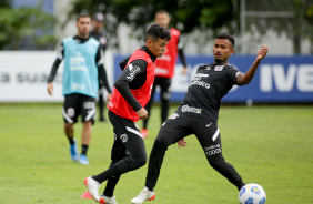 Adson e Marquinhos durante último treino do Corinthians para jogo contra o Juventude