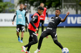 Adson e Marquinhos durante ltimo treino do Corinthians para jogo contra o Juventude