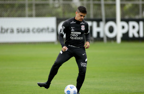 Fagner durante ltimo treino do Corinthians para jogo contra o Juventude