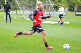Gabriel Pereira se prepara no CT do Corinthians para último jogo do Brasileiro 2021