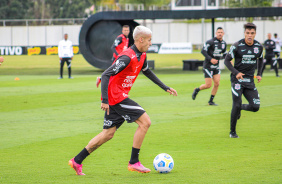 Gabriel Pereira se prepara no CT do Corinthians para ltimo jogo do Brasileiro 2021